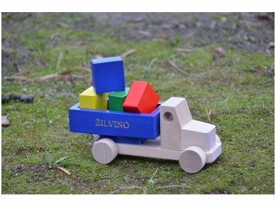 Truck with blocks 15